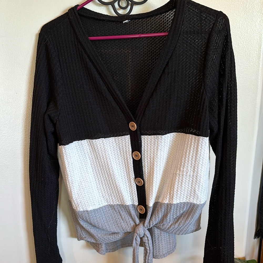🌺Size medium juniors top - waffle knit and ties at waist